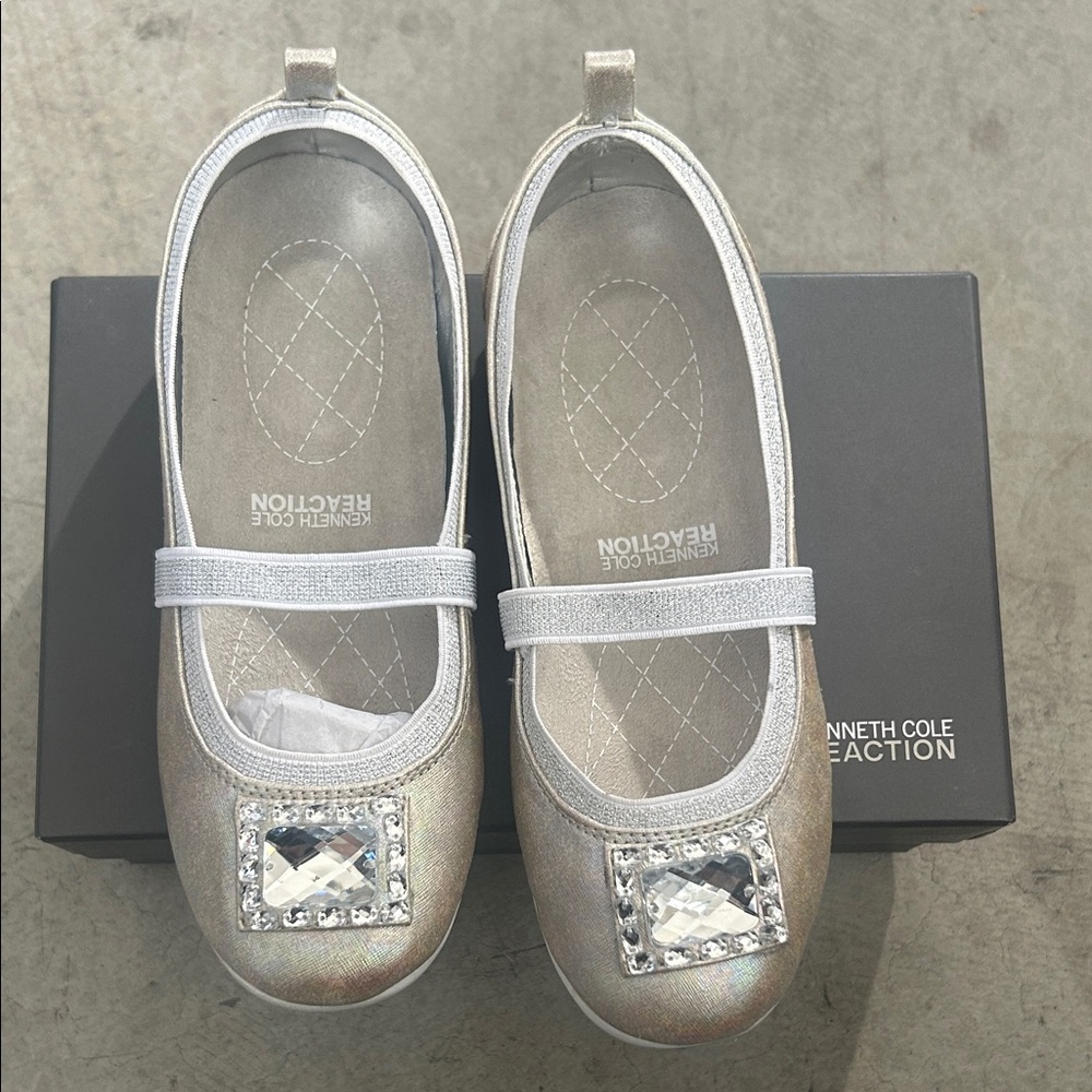 Kenneth Cole Reaction Silver Ballet Flats / Loafers Shoe for Girls / Kids NWT